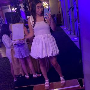 White Creme Bubble Dress with bow ties size medium TCEC with pockets